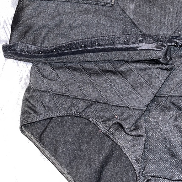 Belly Bandit Csection & Postpartum Recovery Undies - Picture 9 of 9